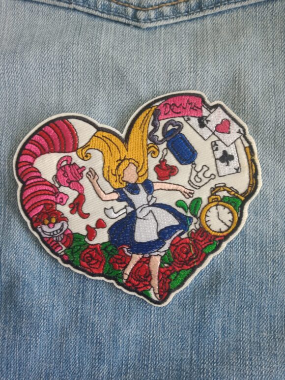 Patch Alice au pays des merveilles "coeur"